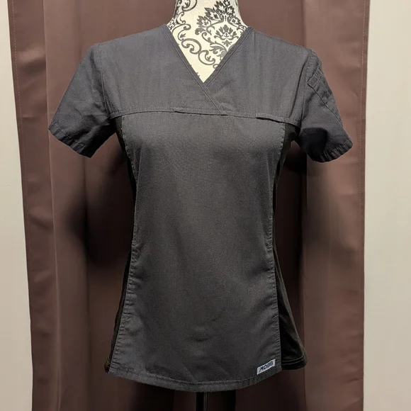 🖤 2 MOBB Colorblock Scrub Tops - Picture 9 of 9